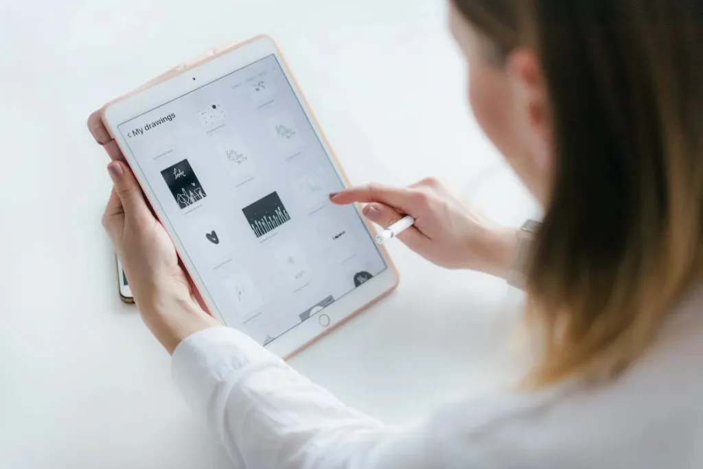What Size Frame Should You Use for iPhone Design? visual